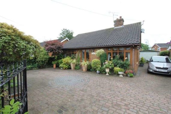 2 bedroom Detached f...